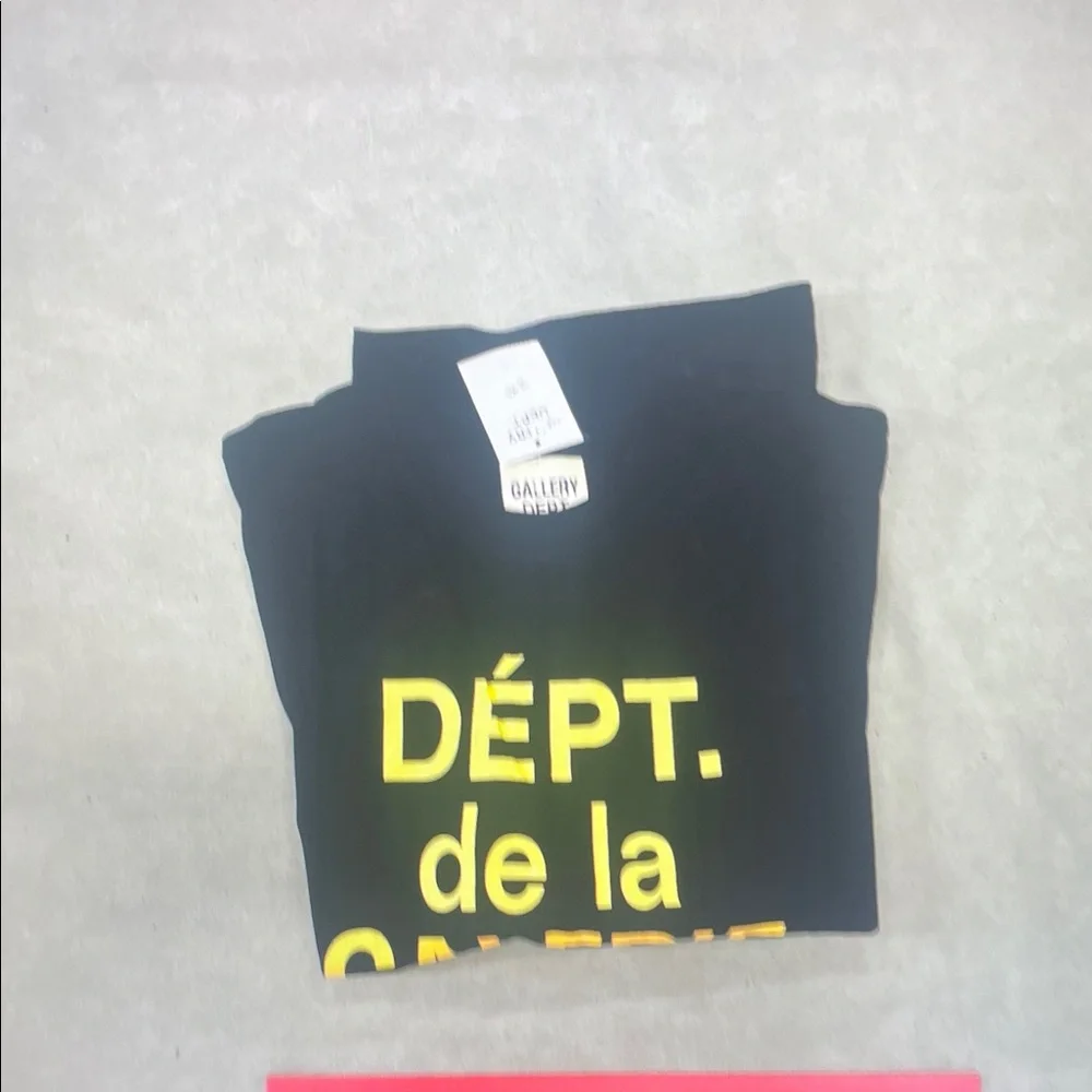 Gallery Dept Black Tee with Yellow Print - Picture 3 of 4